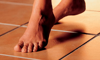 walking barefoot as a cause of the appearance of mold on the skin of the feet